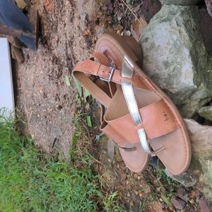 B•O•C by Born Tan & Gold Lowery Leather Split Toe Sling Back Sandal